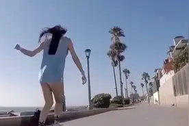 会玩滑板的超酷超靓女孩街头滑板合集视频封面