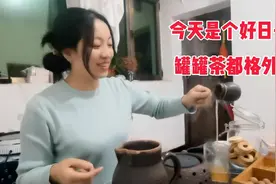 如果把新冠病毒放进水里再跟茶水混合，能杀灭病毒，记得多喝茶水视频封面