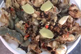 饭店原来是这样去蒸鲶鱼的腥味的，难怪鱼肉那么弹牙，快收藏！视频封面