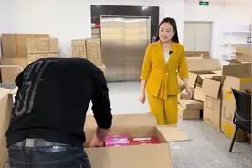 作为老板一定要和一线员工多交流，发现问题及时解决视频封面