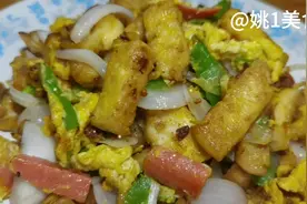 炒馍干这样做鲜香味美，配料配菜是关键，制作技巧是……