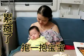 小芳晚上9点多还在工作，直接累瘫在沙发上，有点心疼了视频封面