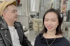 脑门大特别适合剪前刘海，修饰脸型又显嫩，超级可爱啦。