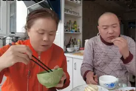 炸鸡凉了，用空气炸锅热，看看效果怎么样