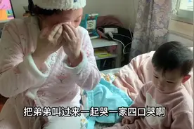 自从二宝回家后潼潼总是哭，小夕拿出礼物哄她，没想到自己先哭了视频封面