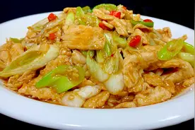 大厨教你葱炒鸡胸肉最好吃的做法，简单易学，葱香肉嫩，超好吃