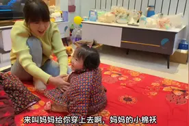 爸爸拿出二十年前老物件，小菲看到当场惊讶，就连子夏看到也稀罕视频封面