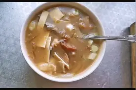 河南大姐教你做家庭版北舞渡胡辣汤，是秋冬天暖心暖胃暖身，得劲视频封面