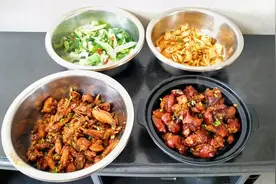 女厨师炒员工餐，干净利落，四道家常菜，学会不用去饭店视频封面