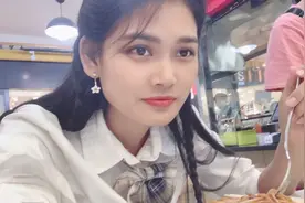 小师妹买了一朵花，送给亲爱滴他，迟到的七夕情人节礼物祝他快乐视频封面