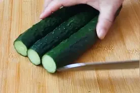 饭店的黄瓜拌粉皮为什么那么好吃呢？今天我们就来做一下视频封面