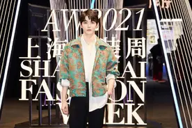 《三分之一（歌词版）》（戴景耀）视频封面