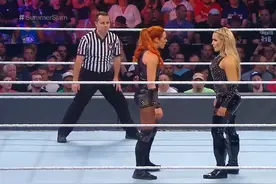 娜塔莉亚站在中绳将贝基锁腿，贝基用蝎式锁定还击娜塔莉亚视频封面