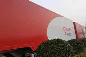 极兔速递的挂车车厢几百辆新车马上投入使用了视频封面