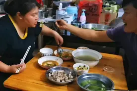 嫁海南12年饮食被南方老公同化，汤就是菜加水，鸡鸭鱼肉全靠水煮视频封面