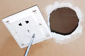 墙里只留下一个空荡荡的大洞，没有底盒怎么接插座？教你完美固定