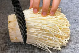 吃了30年金针菇，原来都切错了，学会新切法，好吃入味又下饭，香