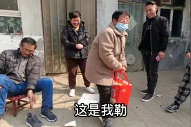 农村习俗韵月闺女带礼回娘家留爸妈，二老又开始分礼品，真幸福！视频封面