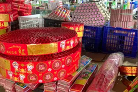 东北过年家家买鞭炮，呲花，挂鞭，窜天猴，双响二踢脚，太响了！