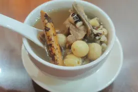 五指毛桃土茯苓汤，汤清香，健脾祛湿补肺/行气解郁，喝后一身轻视频封面
