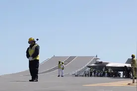 『第一视角』近距离观看 F35战斗机  航空母舰 起飞降落视频封面