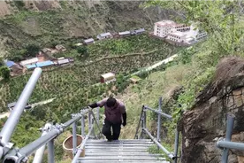 大凉山悬崖村天梯，小伙全过程真实记录，很多人半途而废，好吓人视频封面