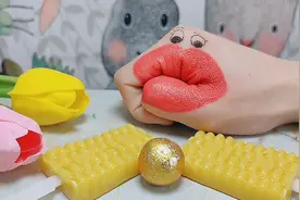 趣味糖果分享，香甜玉米味棒棒糖