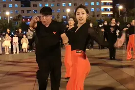 幽默风趣的胖叔和新舞伴在本溪领舞，表演精彩吉特巴！新舞伴好美视频封面