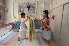 秀秀最近压力很大，不知道该如何去面对家庭和工作的双重挑战？视频封面