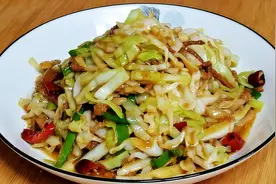 圆白菜怎么做更入味，学会这样做，清脆开胃又下饭，次次都光盘视频封面