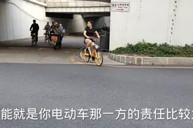 一个路口没有斑马线这样过马路太危险了，出现事故责任在谁一方视频封面