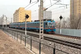 这是我国最长的火车，竟然长达2.6公里。视频封面