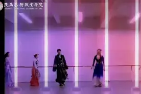 奋斗的青春最时尚！陕西艺术职业学院舞蹈学院学生的“时装秀”视频封面