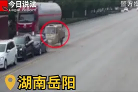 无证又醉驾！三轮车红灯不停致三车追尾视频封面