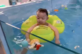 我爱洗澡澡，兄弟俩一起洗澡澡视频封面