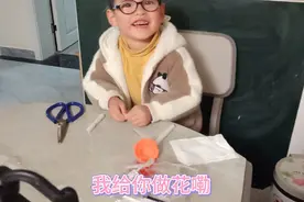 今晚炒的西红柿炒鸡蛋，鸡蛋炒焦了，还好儿子不嫌弃他妈的手艺😂