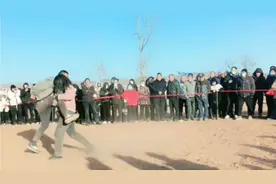 河南洛阳男女摔跤比赛 ，男女老少看乐了，堪比招亲比武视频封面