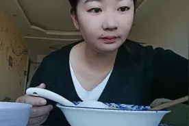 在东北:吃挂面🍜热汤视频封面