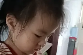 妹妹尿裤子了，找妈妈没用，还是哥哥好啊…视频封面
