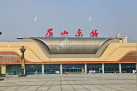 从成都到眉山，坐公交车60公里只要4块钱，太便宜了吧视频封面