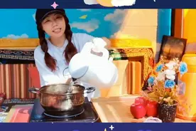 甜茶，藏语叫作“恰巴迪”，是一种由红茶、牛奶和白糖熬制而成的
