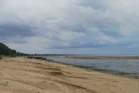 雷州半岛之广东省遂溪县角角头沙海滩风光。视频封面