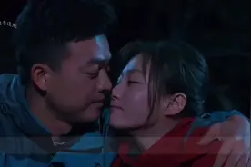 情侣组团去深山露营，半夜竟起来见他人视频封面