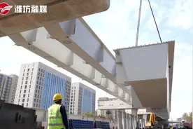 巨龙腾空！60米跨桥钢箱梁吊装成功图片
