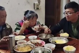 蒸鸭蛋羹用热水还是冷水，很多人都不清楚，记住一招无蜂窝像豆腐