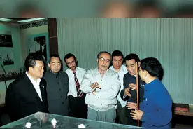 1986年5月19日全国人大常委会副委员长赛福鼎·艾则孜到胜利视察视频封面