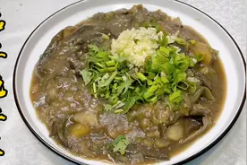 茄子炖土豆做的寡淡无味？老厨有妙招撒点提味配料，马上清香开胃视频封面
