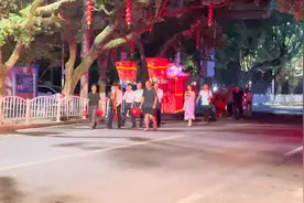 花轿迎亲出租联系电话132-7605-7130。