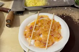 吃鱼生我就服广西，这种生活在石头缝的野生赤眼鱼肉色金黄又脆甜