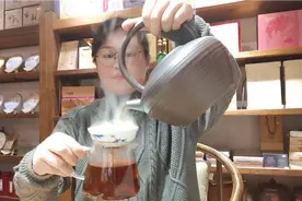 安化黑茶花砖茶煮饮更好喝，关心肠胃更关心你，多喝黑茶。